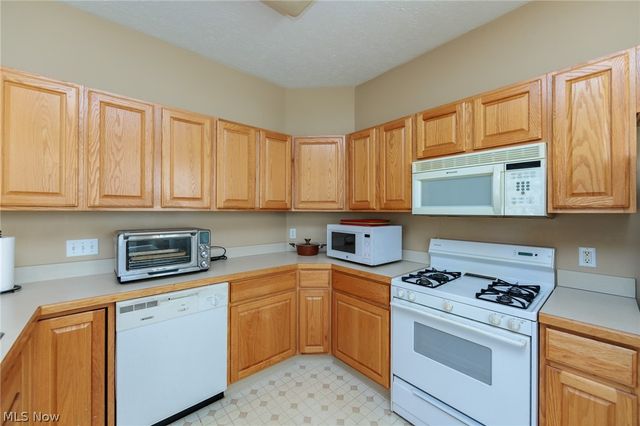 18608 Southporte Drive, Strongsville, OH 44136