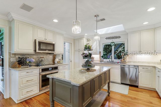 4 Hartford Pl, Hilton Head Island, SC 29928