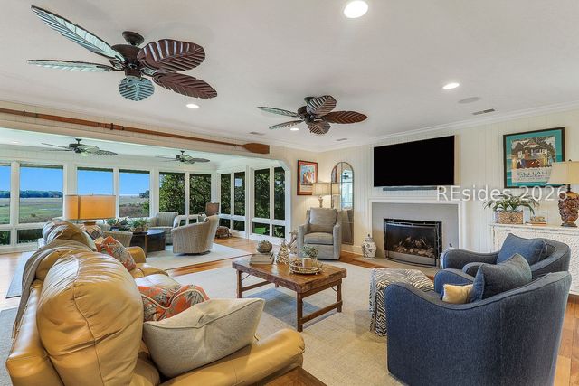 4 Hartford Pl, Hilton Head Island, SC 29928