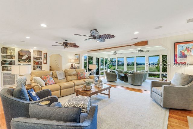 4 Hartford Pl, Hilton Head Island, SC 29928