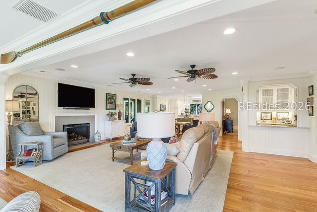 4 Hartford Pl, Hilton Head Island, SC 29928