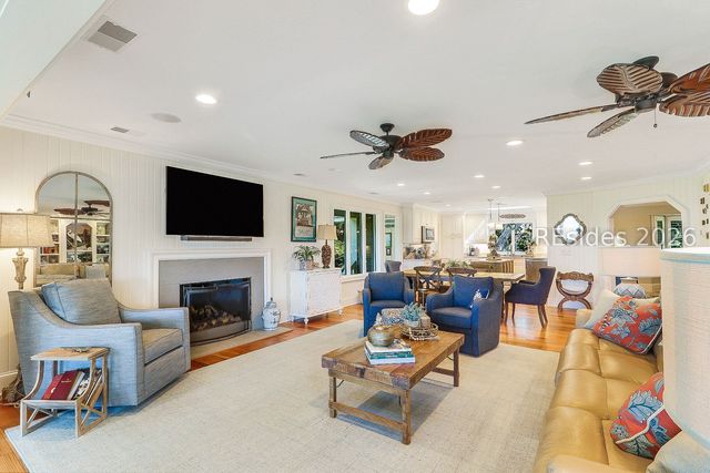 4 Hartford Pl, Hilton Head Island, SC 29928