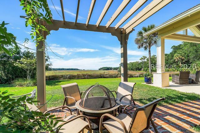 4 Hartford Pl, Hilton Head Island, SC 29928