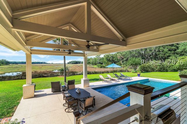4 Hartford Pl, Hilton Head Island, SC 29928