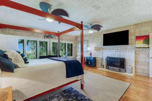 4 Hartford Pl, Hilton Head Island, SC 29928