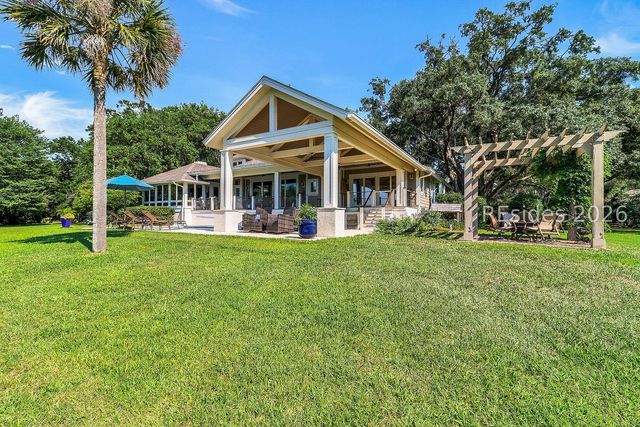 4 Hartford Pl, Hilton Head Island, SC 29928