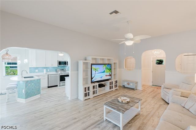 10810 Habitat CIR, Bokeelia, FL 33922