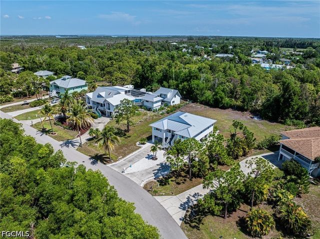 10810 Habitat CIR, Bokeelia, FL 33922