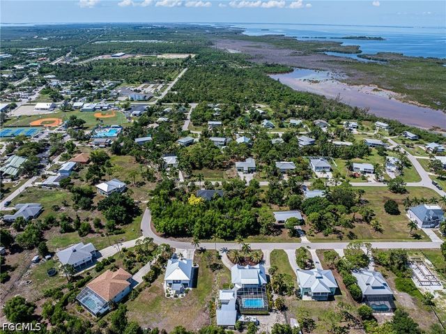 10810 Habitat CIR, Bokeelia, FL 33922