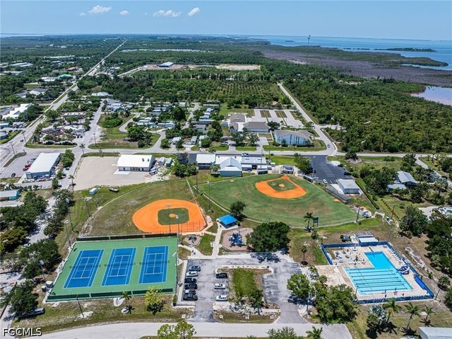 10810 Habitat CIR, Bokeelia, FL 33922