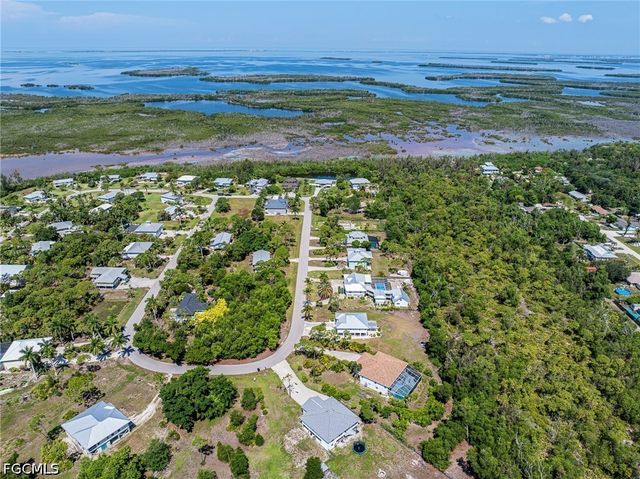 10810 Habitat CIR, Bokeelia, FL 33922