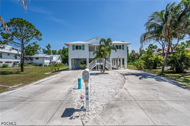 10810 Habitat CIR, Bokeelia, FL 33922