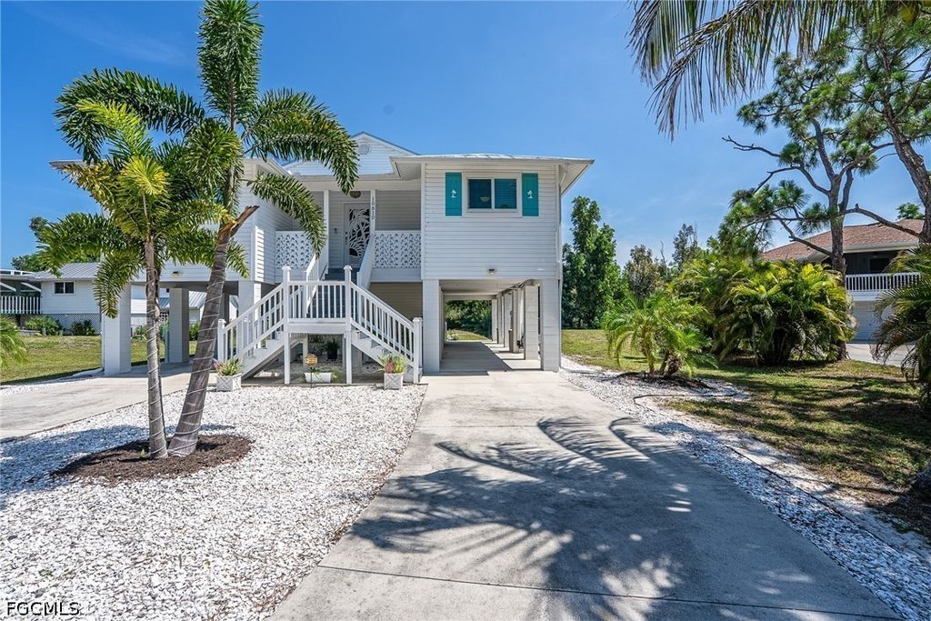 10810 Habitat CIR, Bokeelia, FL 33922