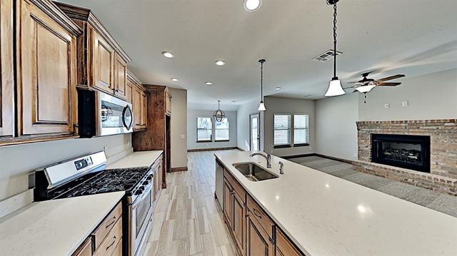 7069 Hidden Trail Lane, Warr Acres, OK 73132