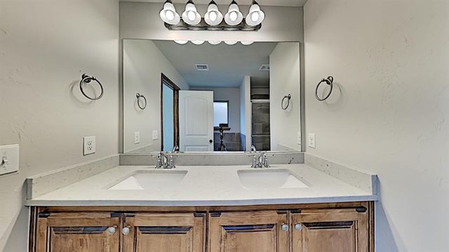 7069 Hidden Trail Lane, Warr Acres, OK 73132