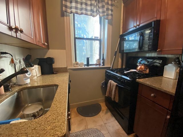 11 Park Dr 18, Boston, MA 02215