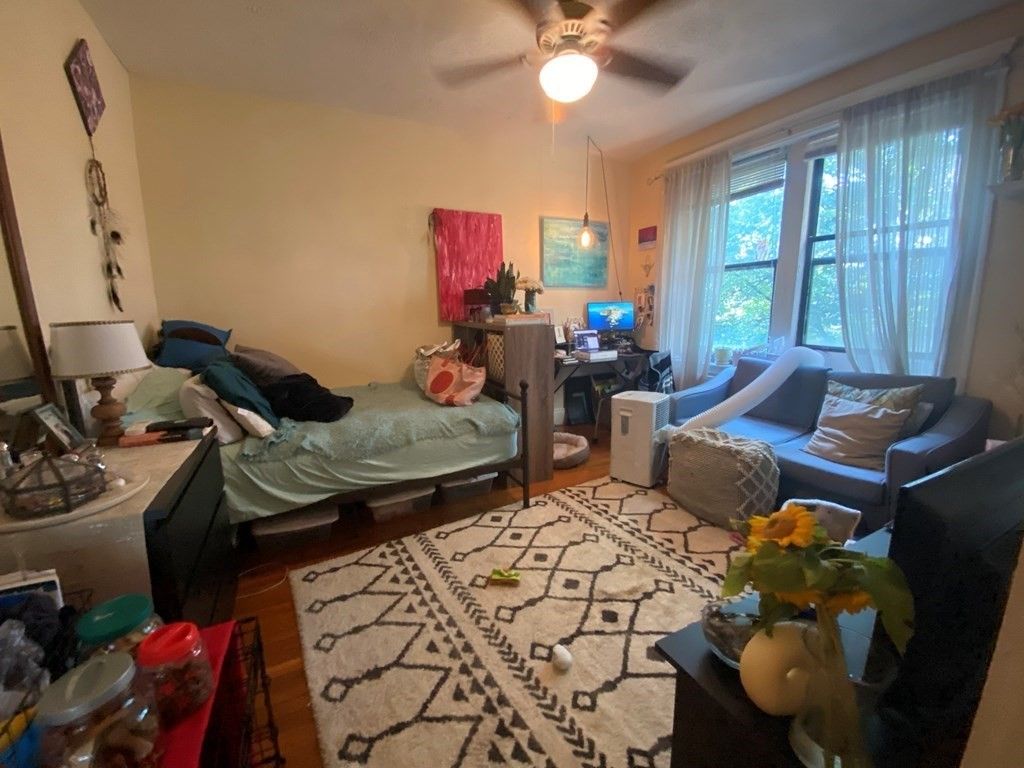 11 Park Dr 18, Boston, MA 02215