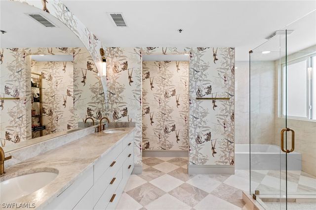 1005 4th ST S 203, Naples, FL 34102