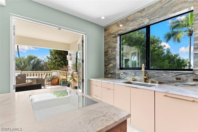 1005 4th ST S 203, Naples, FL 34102