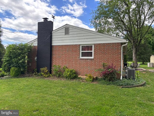 805 SENTZ DR, Mount Joy, PA 17552