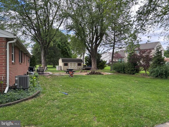 805 SENTZ DR, Mount Joy, PA 17552