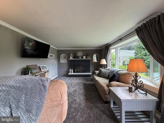 805 SENTZ DR, Mount Joy, PA 17552