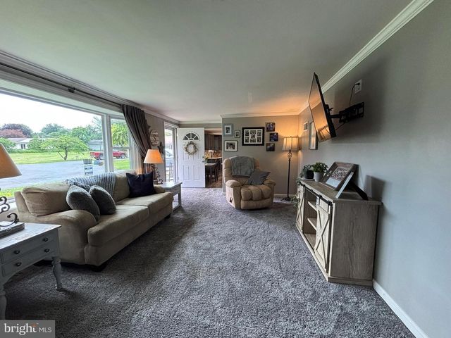 805 SENTZ DR, Mount Joy, PA 17552
