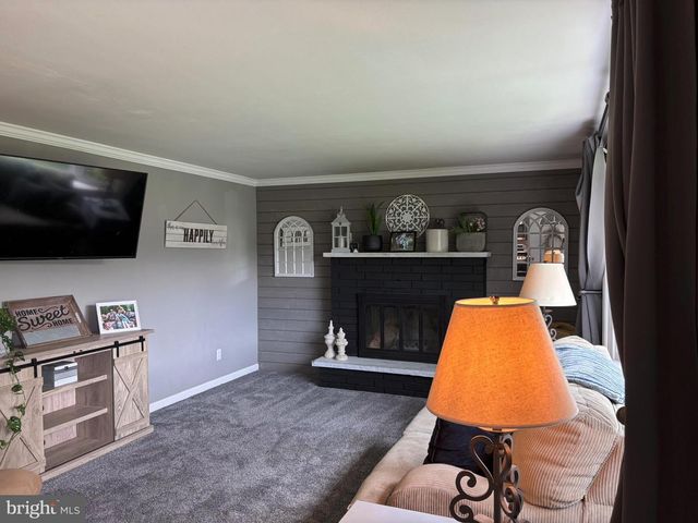 805 SENTZ DR, Mount Joy, PA 17552