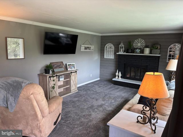 805 SENTZ DR, Mount Joy, PA 17552