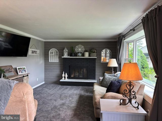 805 SENTZ DR, Mount Joy, PA 17552