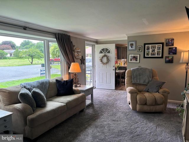 805 SENTZ DR, Mount Joy, PA 17552