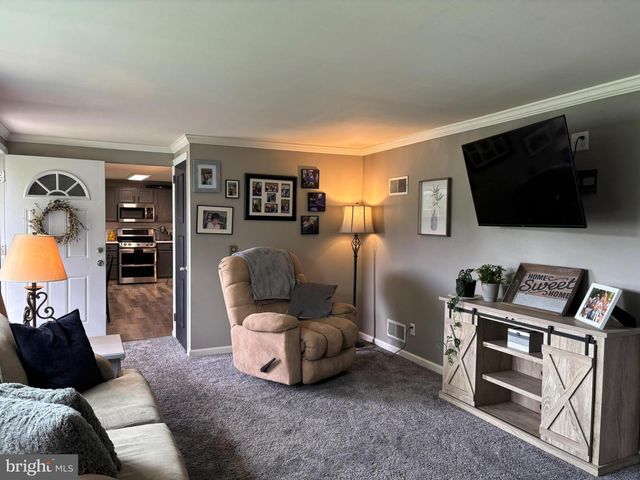 805 SENTZ DR, Mount Joy, PA 17552