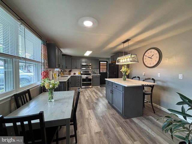 805 SENTZ DR, Mount Joy, PA 17552
