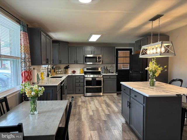 805 SENTZ DR, Mount Joy, PA 17552
