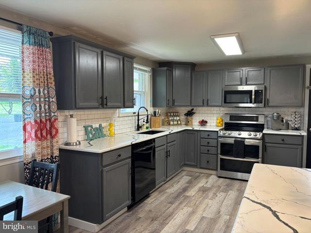 805 SENTZ DR, Mount Joy, PA 17552