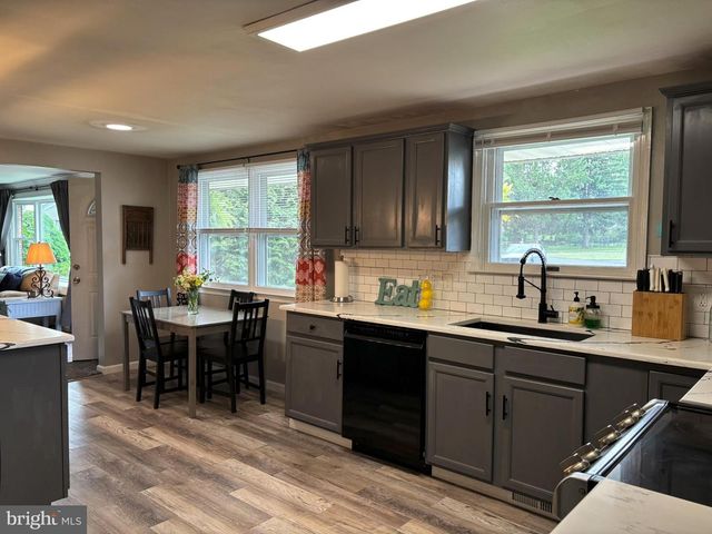805 SENTZ DR, Mount Joy, PA 17552