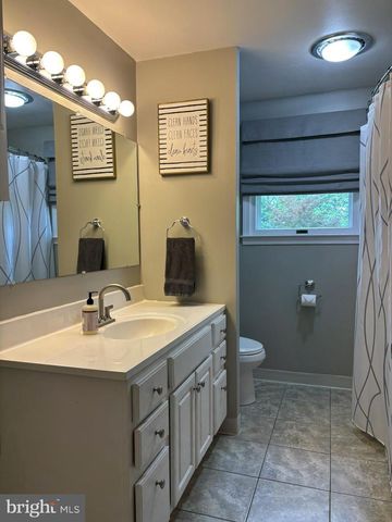 805 SENTZ DR, Mount Joy, PA 17552