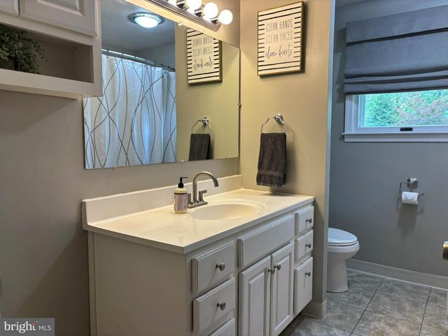 805 SENTZ DR, Mount Joy, PA 17552