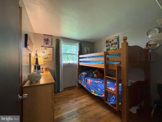 805 SENTZ DR, Mount Joy, PA 17552