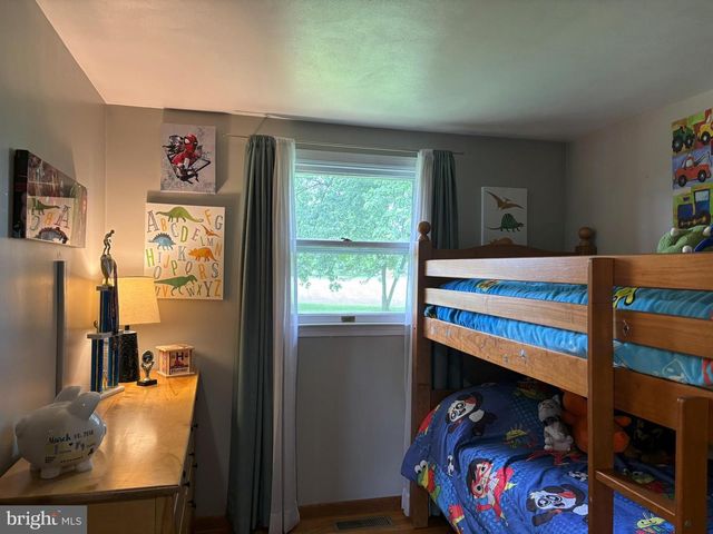 805 SENTZ DR, Mount Joy, PA 17552