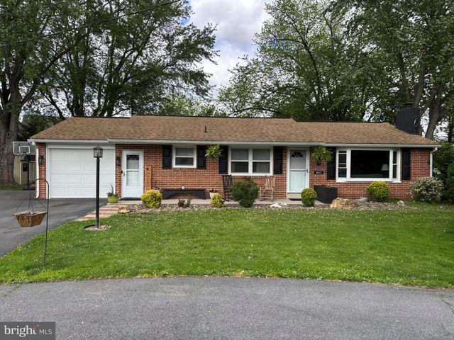 805 SENTZ DR, Mount Joy, PA 17552