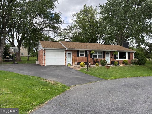 805 SENTZ DR, Mount Joy, PA 17552