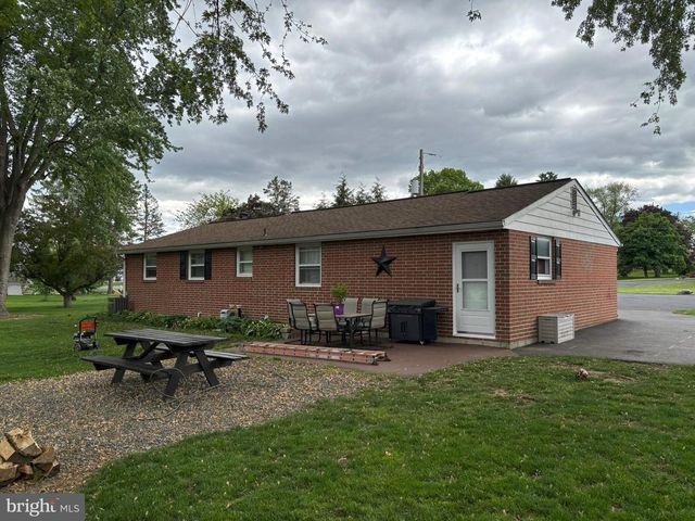805 SENTZ DR, Mount Joy, PA 17552