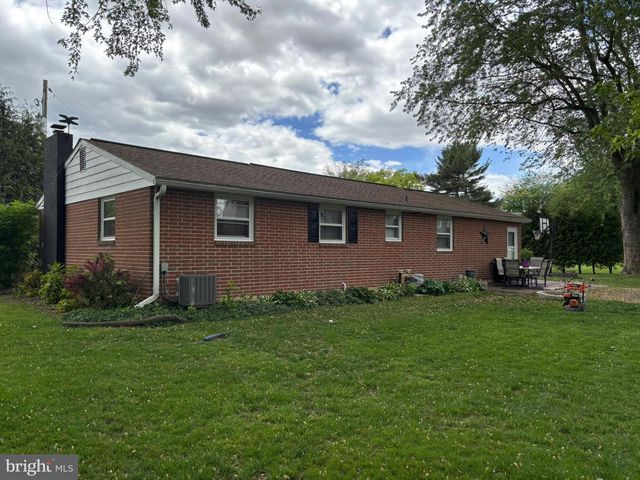 805 SENTZ DR, Mount Joy, PA 17552