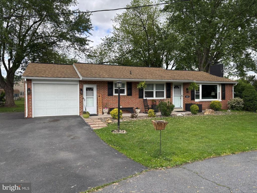 805 SENTZ DR, Mount Joy, PA 17552