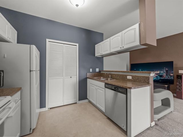 7683 Ambassador Drive, Shelby Twp, MI 48316