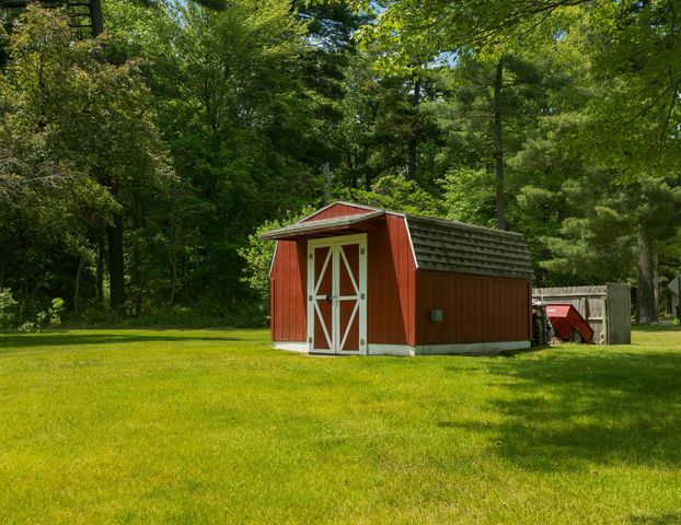 2345 Johnston Avenue, Dalton Twp, MI 49457