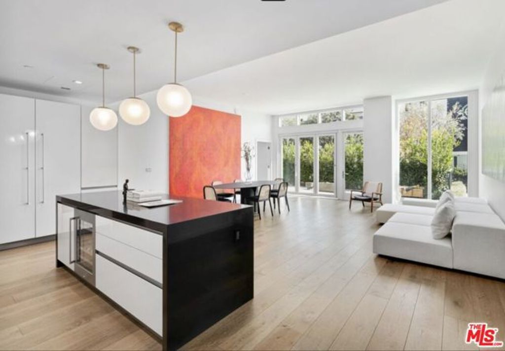 9000 W 3rd Street 106, Los Angeles, CA 90048