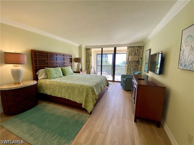 10851 GULF SHORE DR 303, Naples, FL 34108