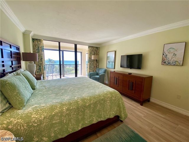 10851 GULF SHORE DR 303, Naples, FL 34108